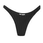 Photo détourée sur fond blanc du bas de maillot de bain Tanga en noir jacquard.