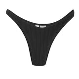 Photo détourée sur fond blanc du bas de maillot de bain Tanga en noir jacquard.
