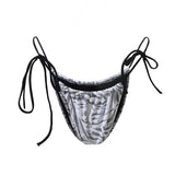 Photo détourée sur fond blanc du bas de maillot Alaior avec motifs feuilles de palmier blanches sur fond gris, avec les ficelles noires.