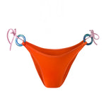 Photo détourée sur fond blanc du bas de maillot de bain Lido orange tangerine et blush, avec des anneaux bleus sur les côtés