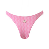Photo détourée sur fond blanc du bas de maillot de bain Tanga en rose vichy, de dos