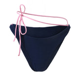 Photo détourée sur fond blanc du bas de maillot de bain Tiana en matière éponge bleu marine à bretelles rose claire