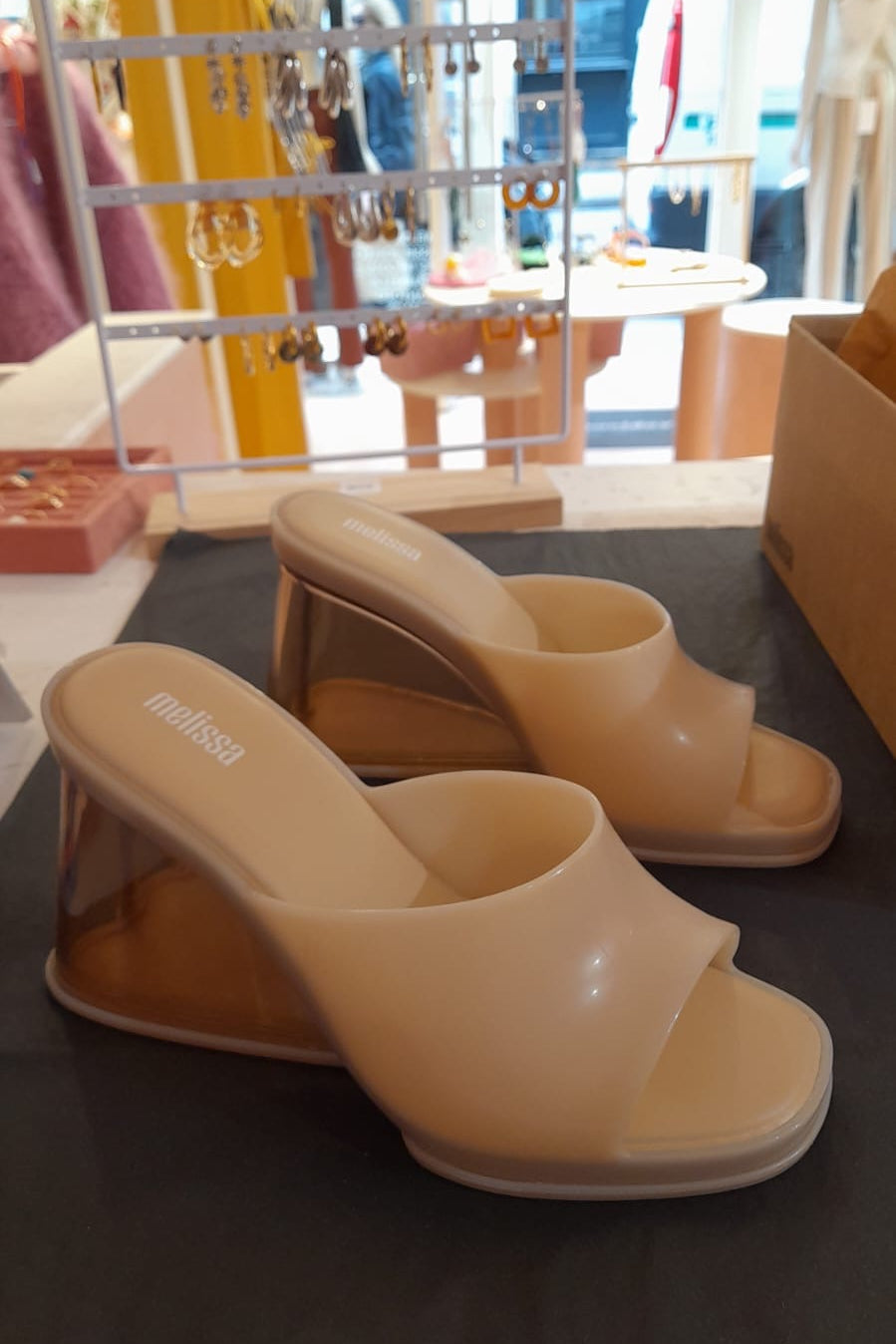 Melissa Darling Ad-Beige