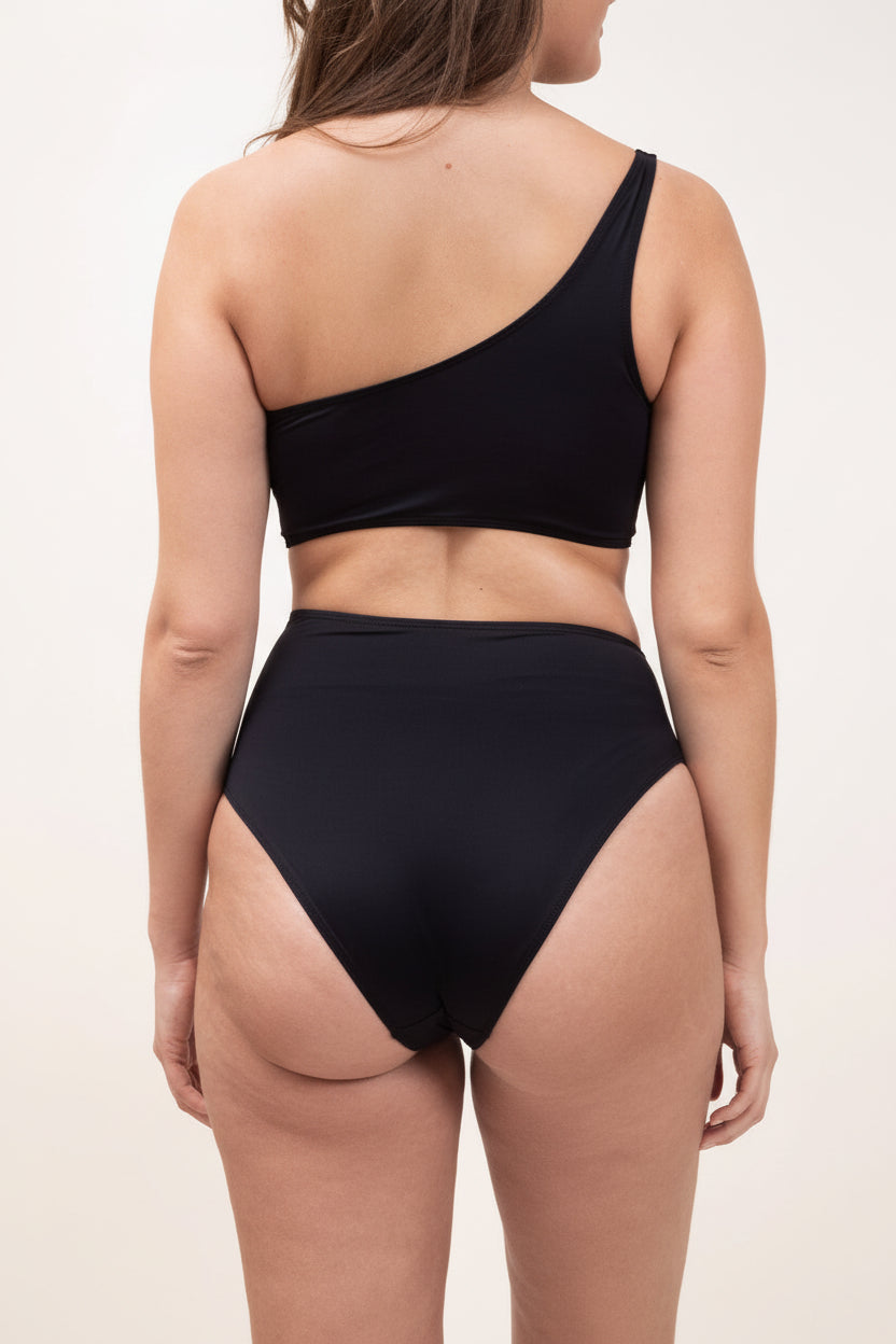 Photo de dos d'une femme portant le maillot de bain une pièce Cefalù noir