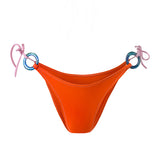 Photo détourée sur fond blanc du bas de maillot de bain Lido orange tangerine et blush, avec des anneaux bleus sur les côtés